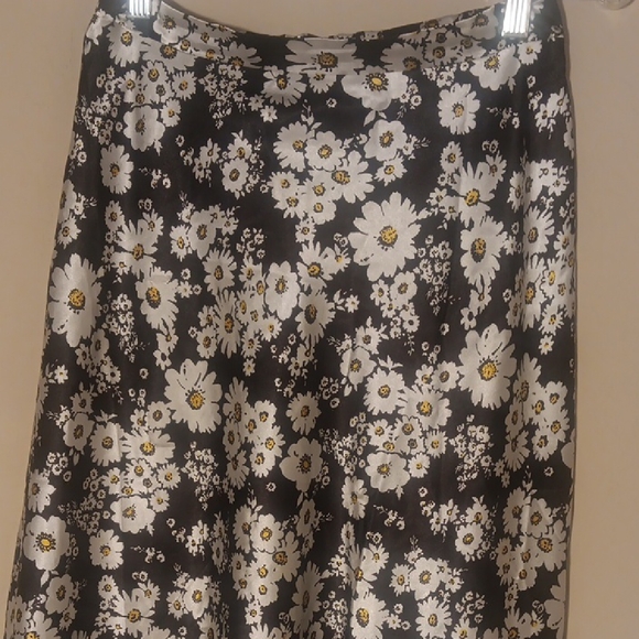 Haute Monde Black and Cream Floral A-Line Skirt - Picture 3 of 8